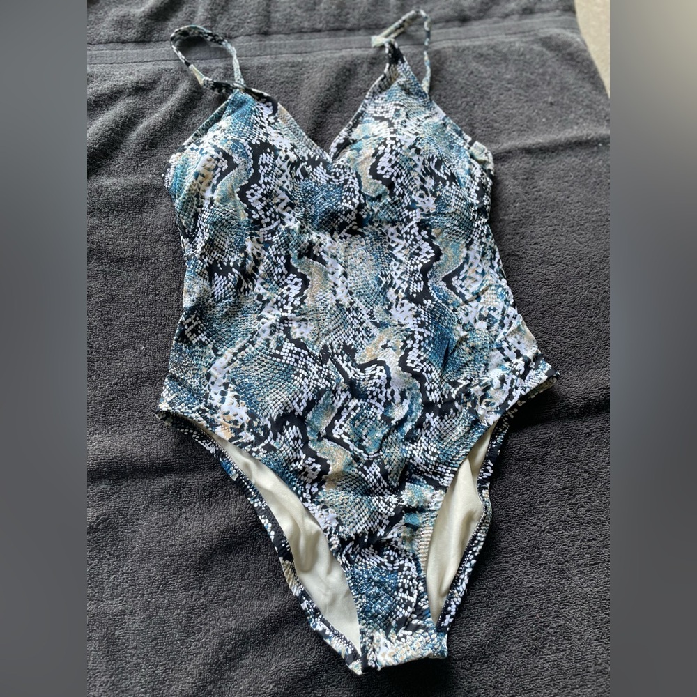 Brand new with tags one piece size medium swimsuit from Shade& shore